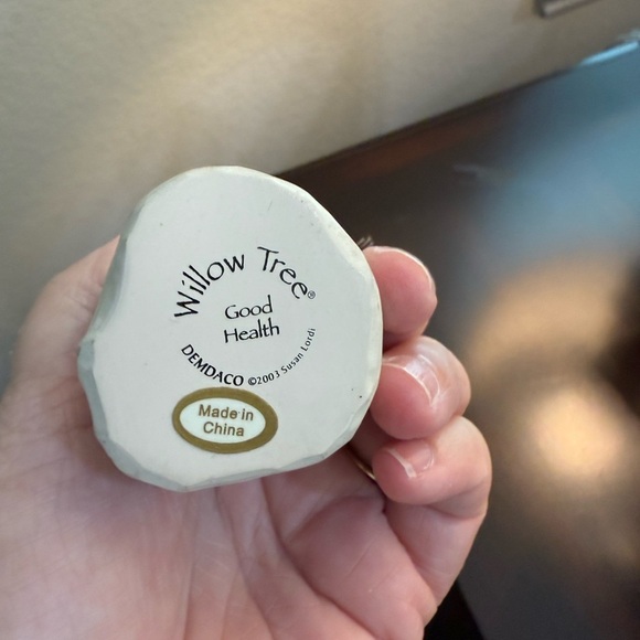 Willow Tree Good Health Angel Figurine with Wire Wings - Picture 3 of 3